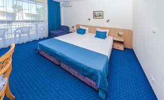 Отель Holiday Park Hotel - All Inclusive Золотые Пески Двухместный номер с 1 кроватью или 2 отдельными кроватями и видом на море-1